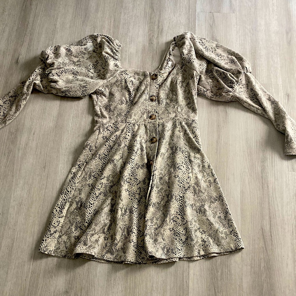 Fate is the brand. Only wore 4time. Soft material pattern is like snake skin.